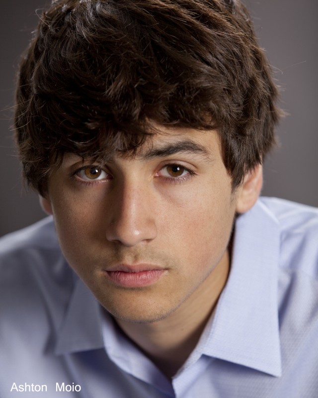 Ashton Moio fotoğrafı