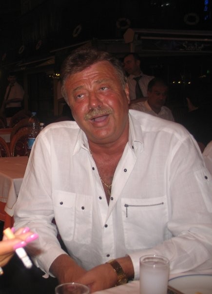 Nuri Alço fotoğrafı