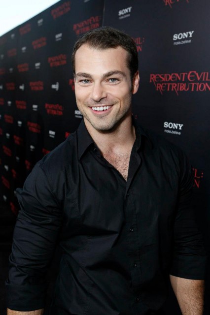 Shawn Roberts fotoğrafı