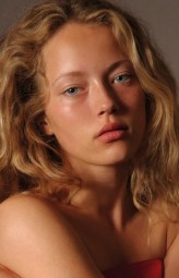 Henessi Schmidt fotoğrafı