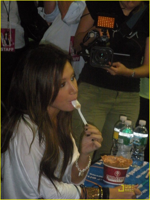 Ashley Tisdale Fotoğrafı