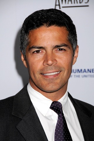 Esai Morales Fotoğrafı