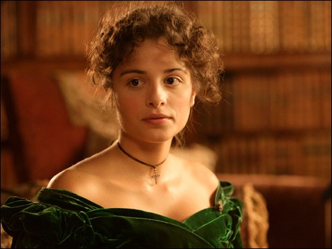 Stephanie Leonidas fotoğrafı