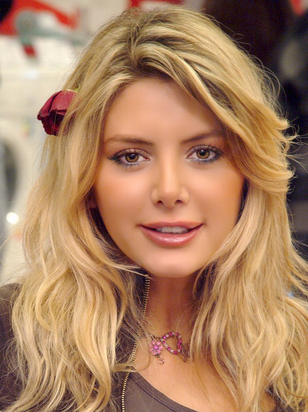 Aysun Kayacı Fotoğrafı