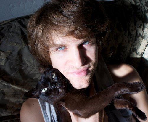 Keegan Allen Fotoğrafı