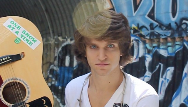 Keegan Allen Fotoğrafı