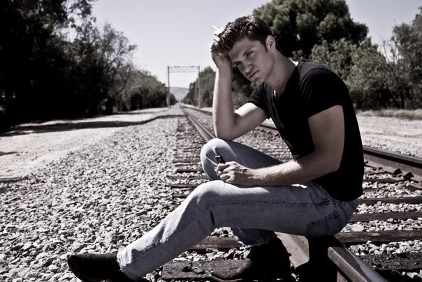 Keegan Allen Fotoğrafı