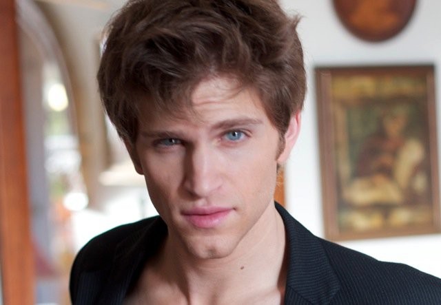 Keegan Allen Fotoğrafı