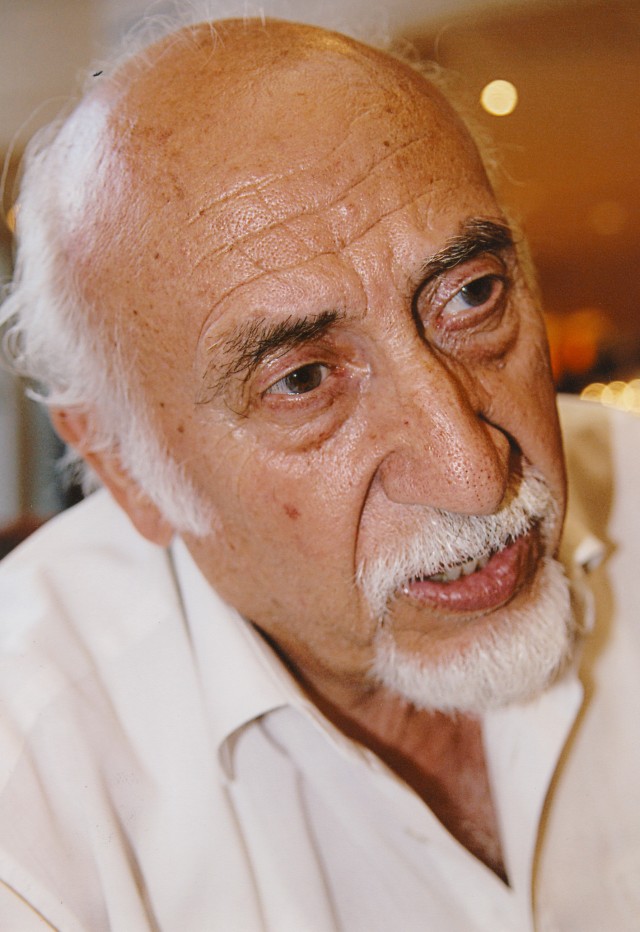 Yılmaz Atadeniz fotoğrafı