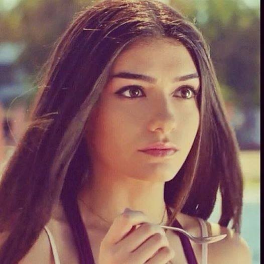 Hazar Ergüçlü Fotoğrafı