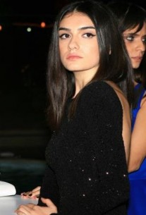 Hazar Ergüçlü Fotoğrafı