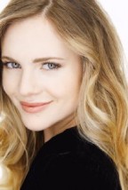 Caitlin Custer Fotoğrafı