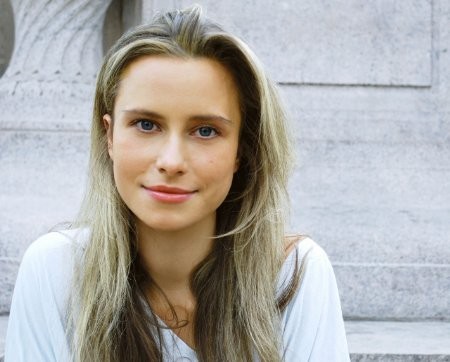 Olivia Horton fotoğrafı