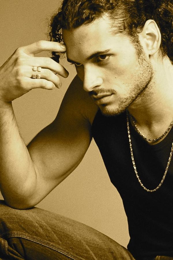 Adan Canto Fotoğrafı