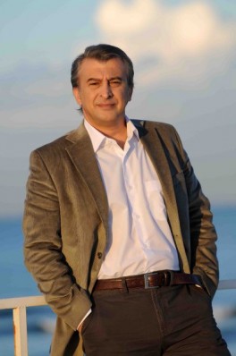 Hüseyin Avni Danyal fotoğrafı