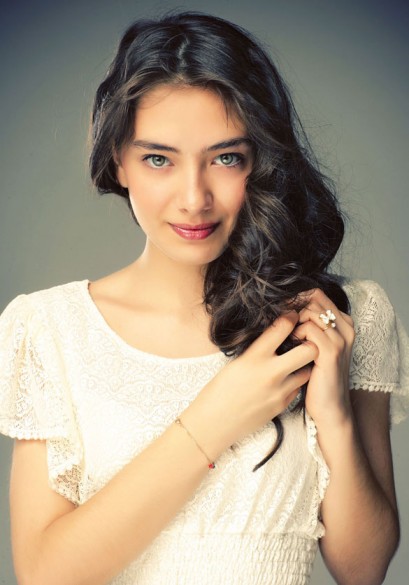 Neslihan Atagül Fotoğrafı