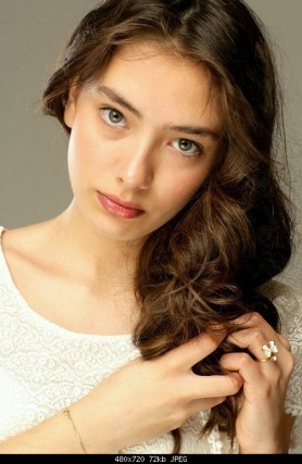 Neslihan Atagül Fotoğrafı