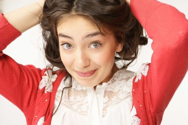 Neslihan Atagül Fotoğrafı