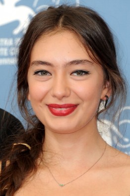 Neslihan Atagül Fotoğrafı