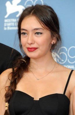 Neslihan Atagül Fotoğrafı