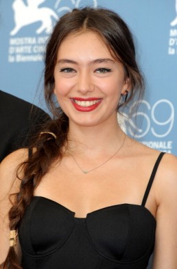 Neslihan Atagül Fotoğrafı