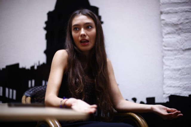 Neslihan Atagül Fotoğrafı