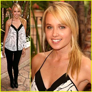 Megan Park fotoğrafı
