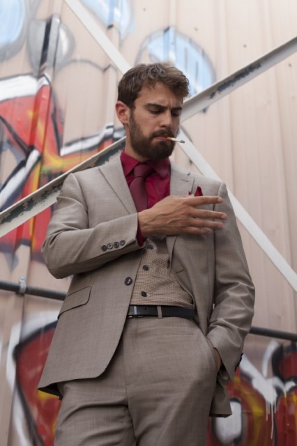 Theo James fotoğrafı