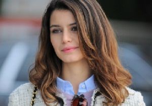 Beren Saat fotoğrafı
