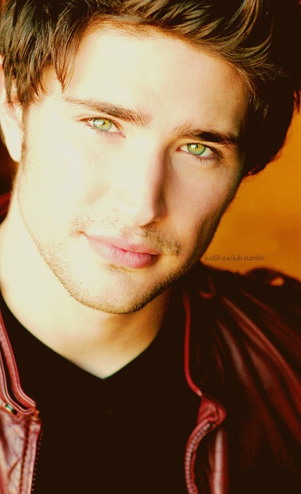 Matt Dallas fotoğrafı