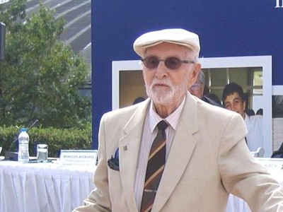 İhsan Devrim fotoğrafı