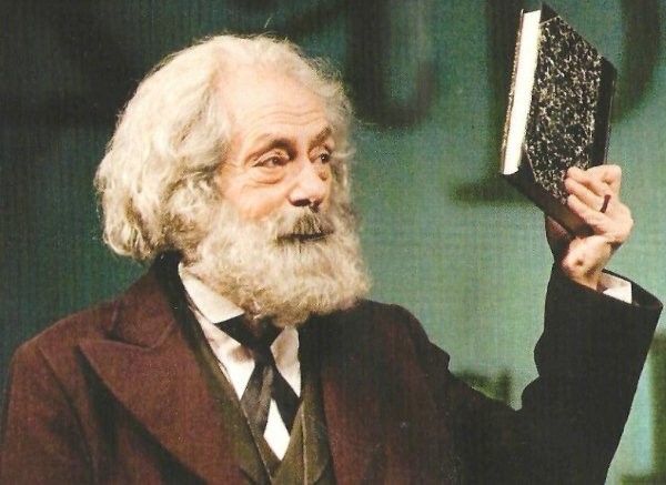 Genco Erkal fotoğrafı