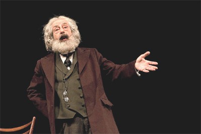 Genco Erkal fotoğrafı