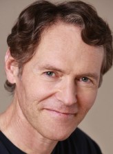 Michael Gough (i) fotoğrafı