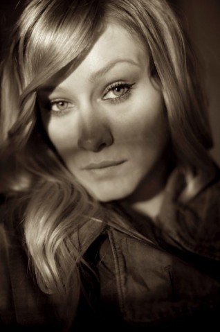 Olivia Taylor Dudley Fotoğrafı