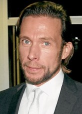 Magnus Fiennes fotoğrafı