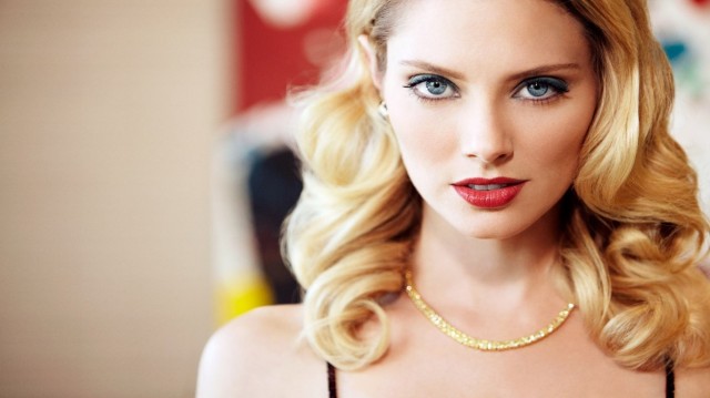 April Bowlby Fotoğrafı