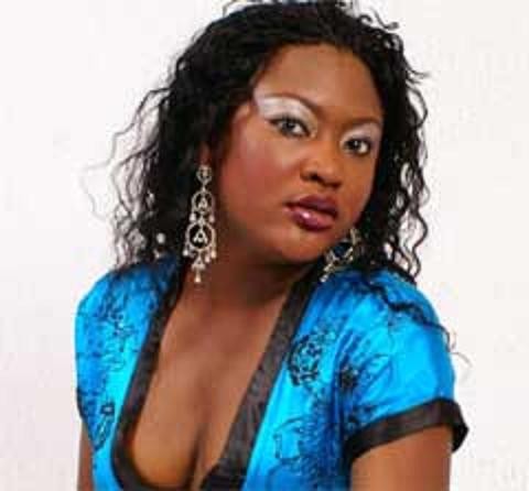 Uche Elendu fotoğrafı