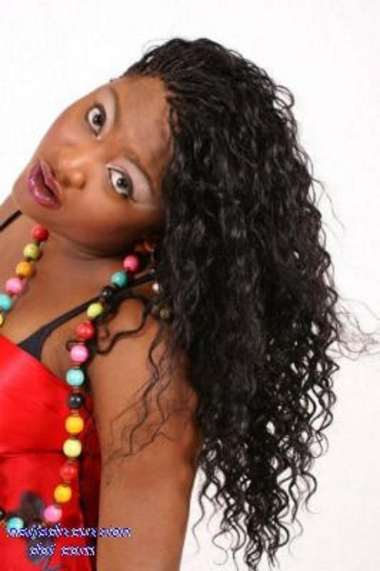 Uche Elendu fotoğrafı