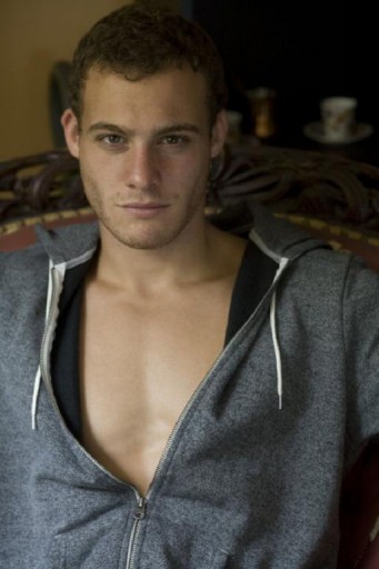 Kerem Bürsin Fotoğrafı