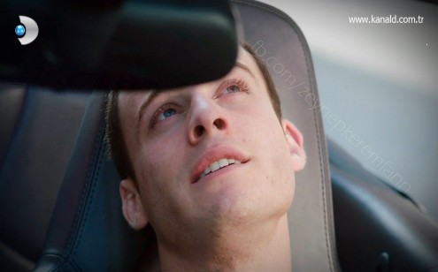 Kerem Bürsin Fotoğrafı