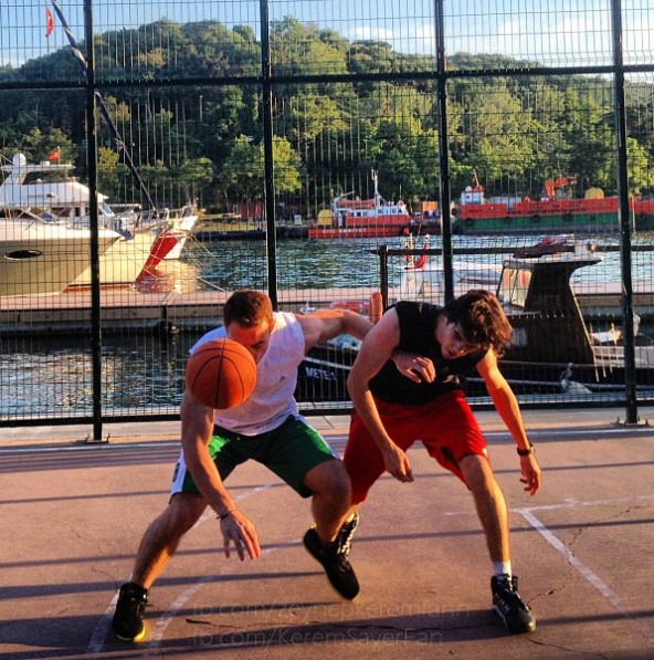 Kerem Bürsin Fotoğrafı