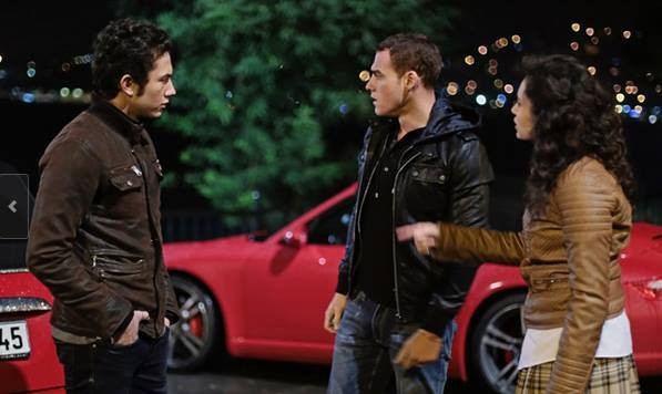 Kerem Bürsin Fotoğrafı