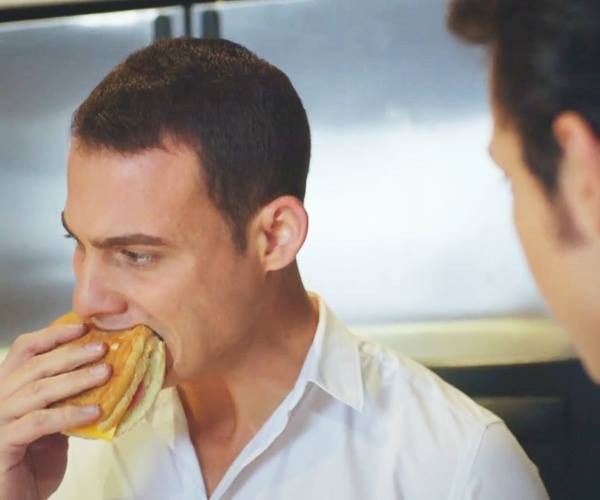 Kerem Bürsin Fotoğrafı