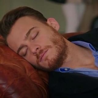 Kerem Bürsin Fotoğrafı