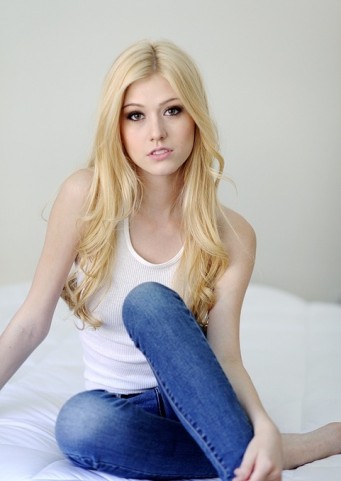 Katherine McNamara Fotoğrafı