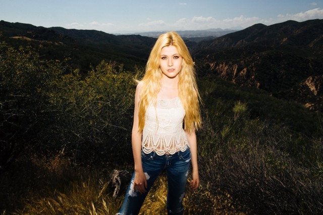 Katherine McNamara Fotoğrafı