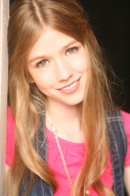 Katherine McNamara Fotoğrafı