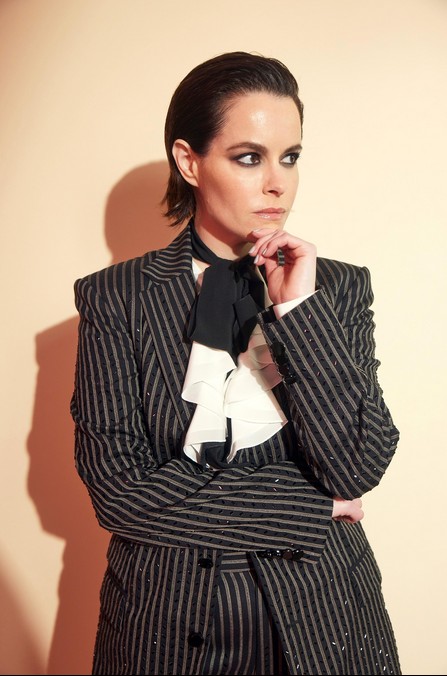 Emily Hampshire Fotoğrafı