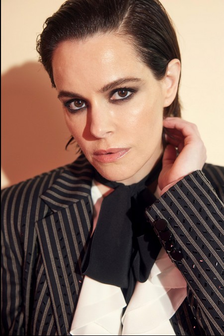 Emily Hampshire Fotoğrafı
